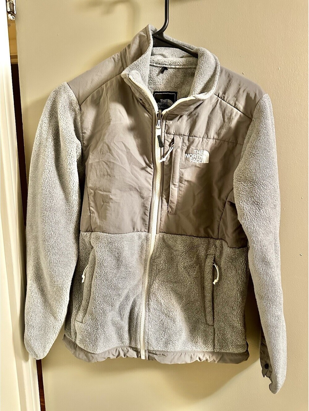 The North Face Denali Jacket Womens Size Small Gray Full Zip Up Polartec Fleece
